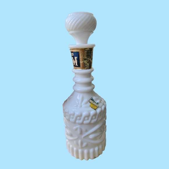 JIM BEAM Vintage PURE WHITE MILK GLASS DECANTER - Picture 3 of 9